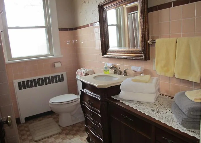 Streator's Baldwin House Holiday home