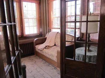 Streator's Baldwin House Holiday home *