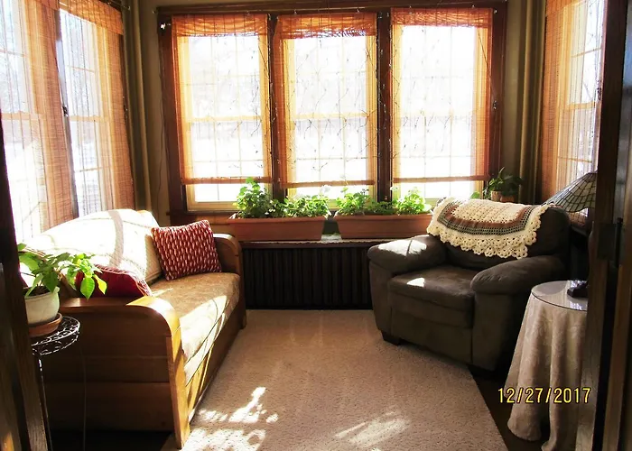 Holiday home Streator's Baldwin House Streator